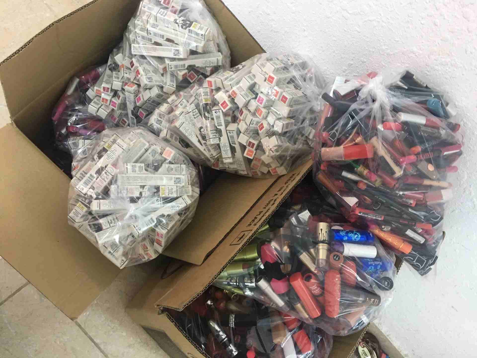 شروه مكياجات مشكله
لا تنسَ أنك شاهدت هذا الإعلان في عنكبوت
الكميه المتوفره 5000 الالاف قطعه
السع...