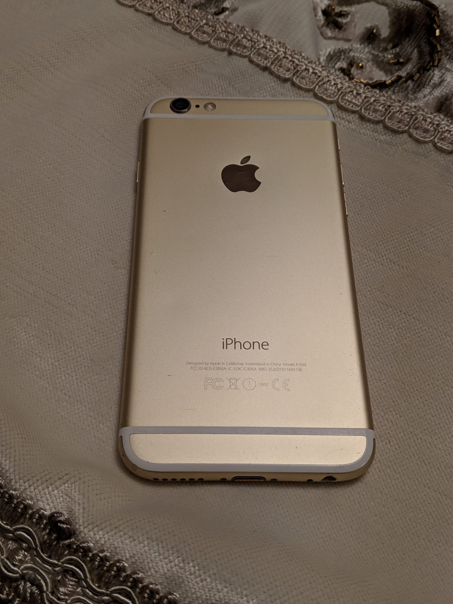 iphone 6 gold
لا تنسَ أنك شاهدت هذا الإعلان في عنكبوت
آيفون 6 لون ذهبي 16جيجا الجهاز نظيف جدا...