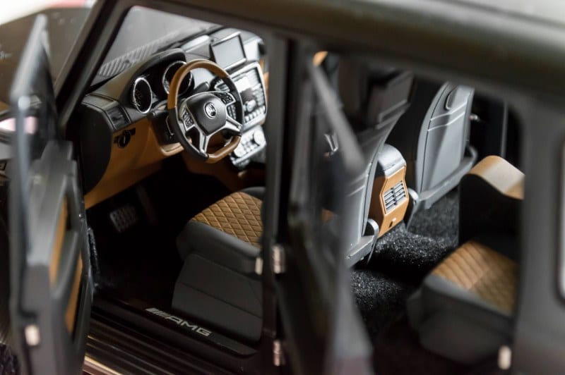 مجسم مرسيدس جي كلاس لون اسود مطفي Mercedes g63 6x6 scale model matte black
لا تنسَ أنك شاهدت هذا الإعلان في عنكبوت...