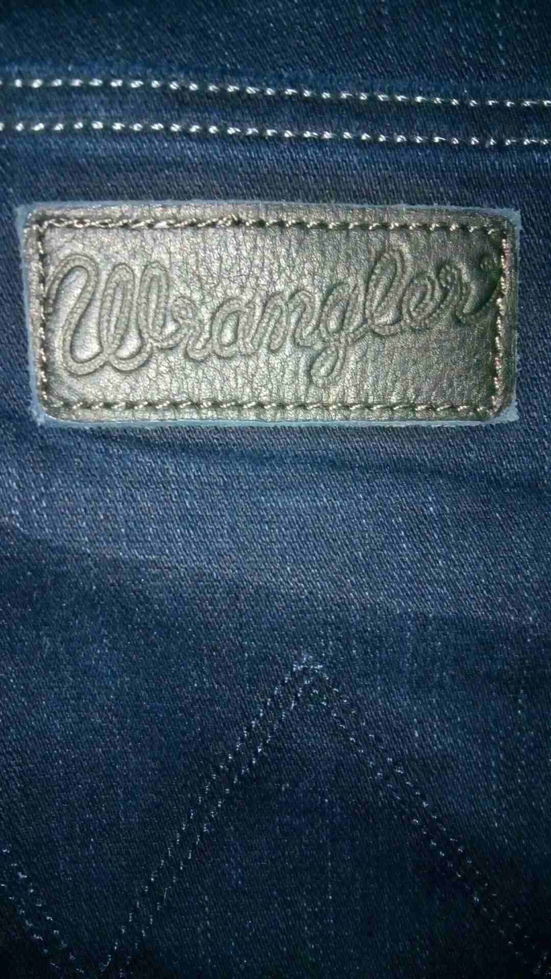 جينزات diesel , zara , boss ,pull&bear , wrangler , massimo dutti , celio
لا تنسَ أنك شاهدت هذا الإعلان في عنكبوت...