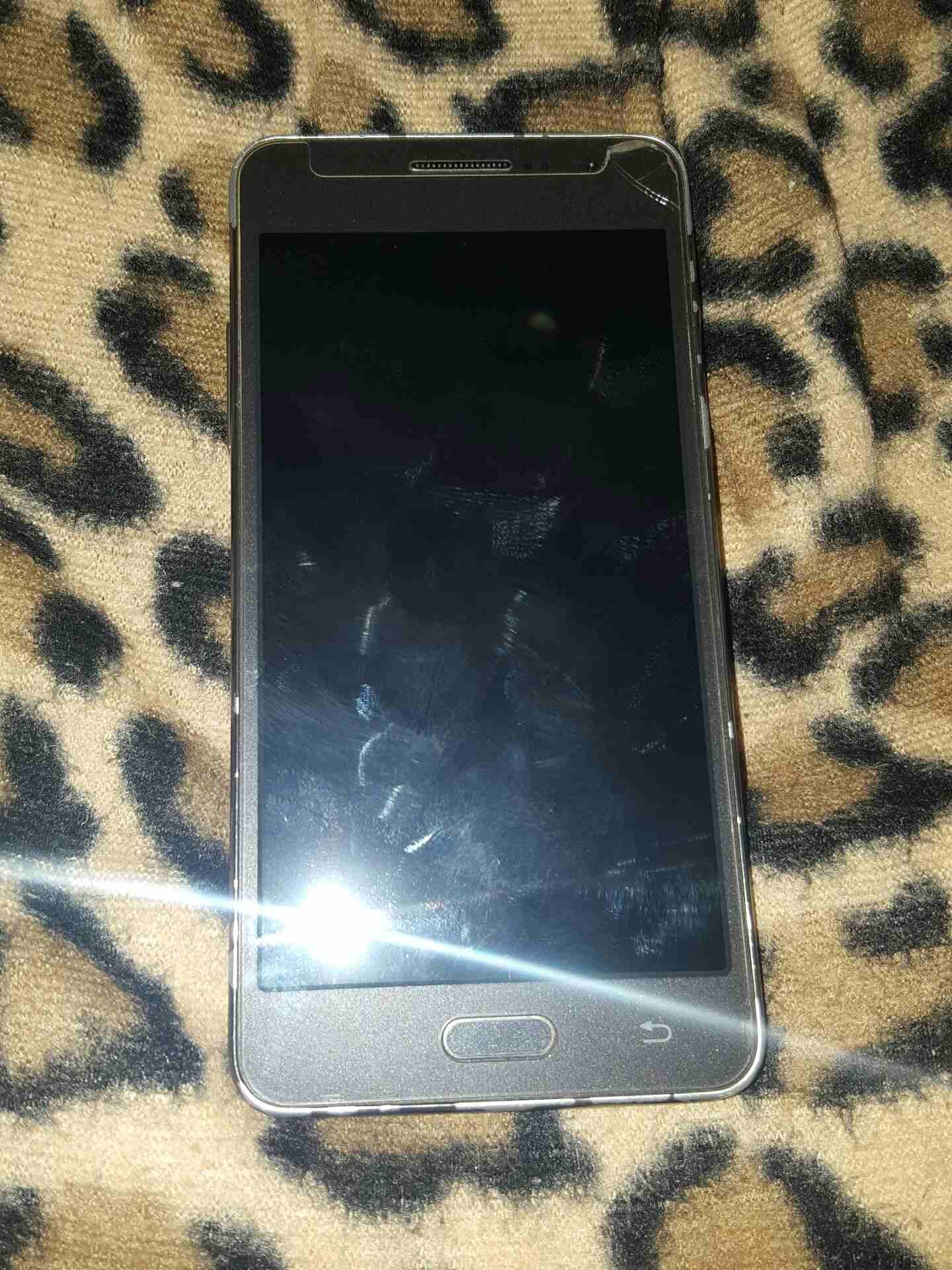 تلفونgrand prime وبيته ولصقه الشاشه
لا تنسَ أنك شاهدت هذا الإعلان في عنكبوت
السعر قابل للتفاصل...
