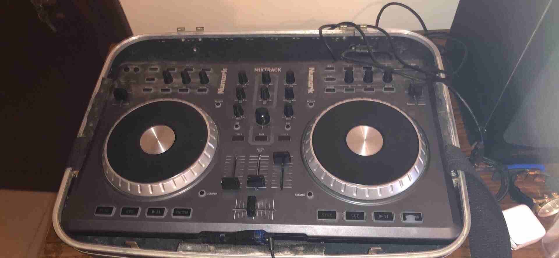 numark mictrack للبيع
لا تنسَ أنك شاهدت هذا الإعلان في عنكبوت
Numark mixtrack for beginner djs...