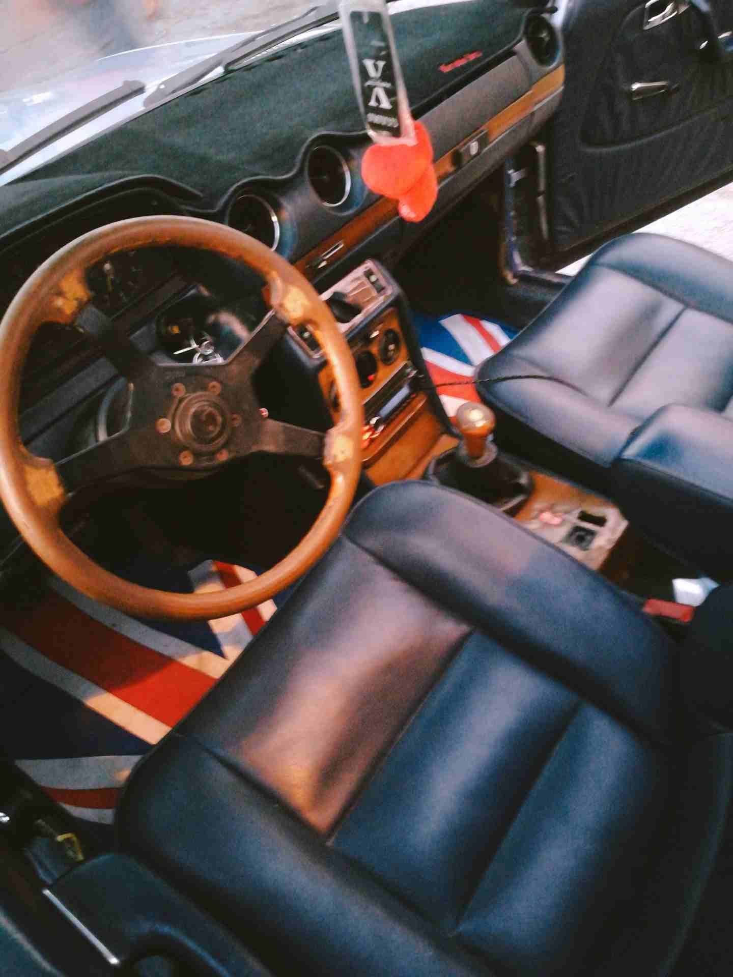 مرسيدس 200لف 1977
لا تنسَ أنك شاهدت هذا الإعلان في عنكبوت
للبيع أقساط دفعه 1500 وشهري 150 للاستفس...