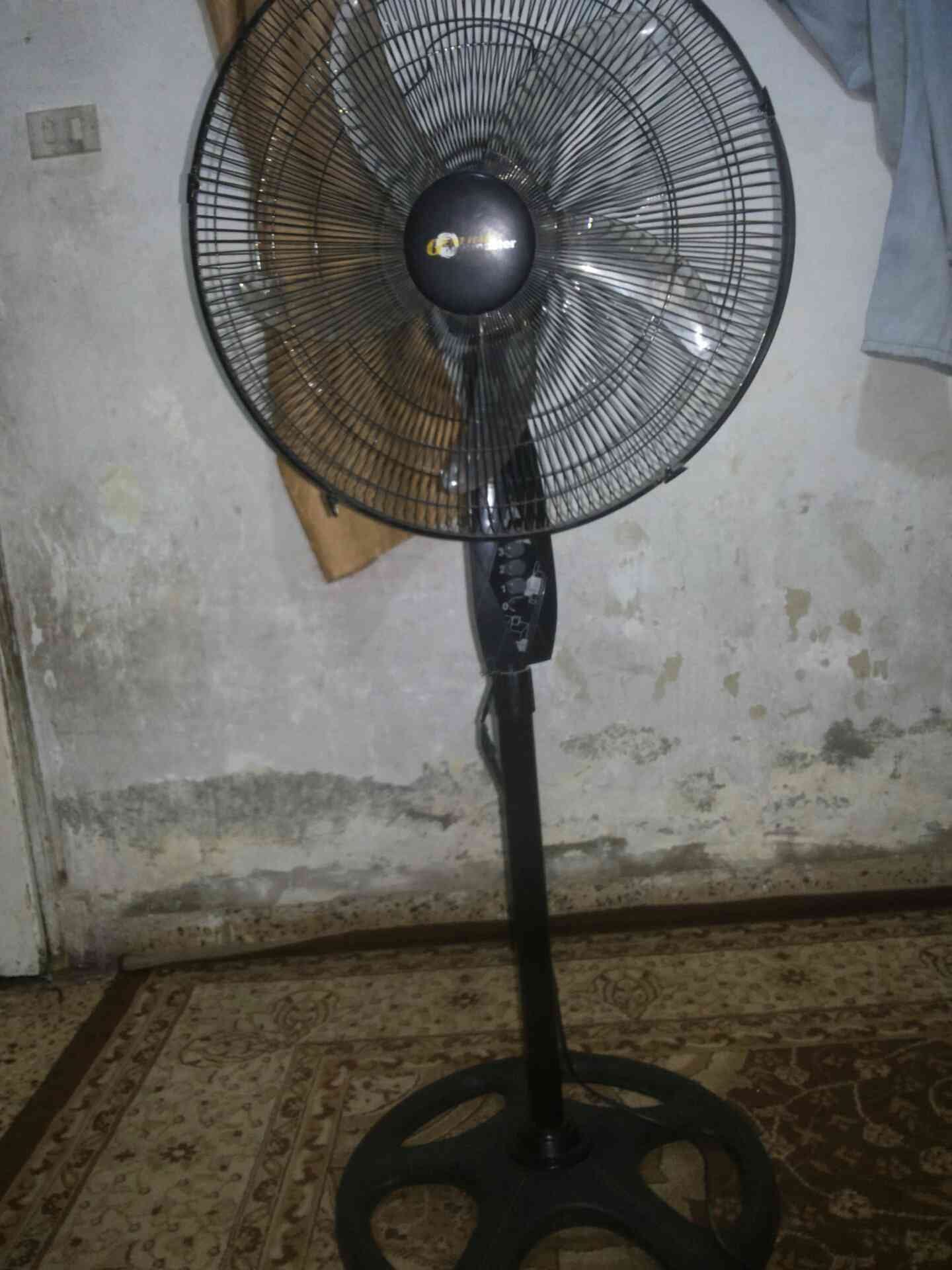 مروحه للبيع شغاله ممتازه انا مشتريها 20 دينار وفي خزانه ب20 دينار
لا تنسَ أنك شاهدت هذا الإعلان في عنكبوت...