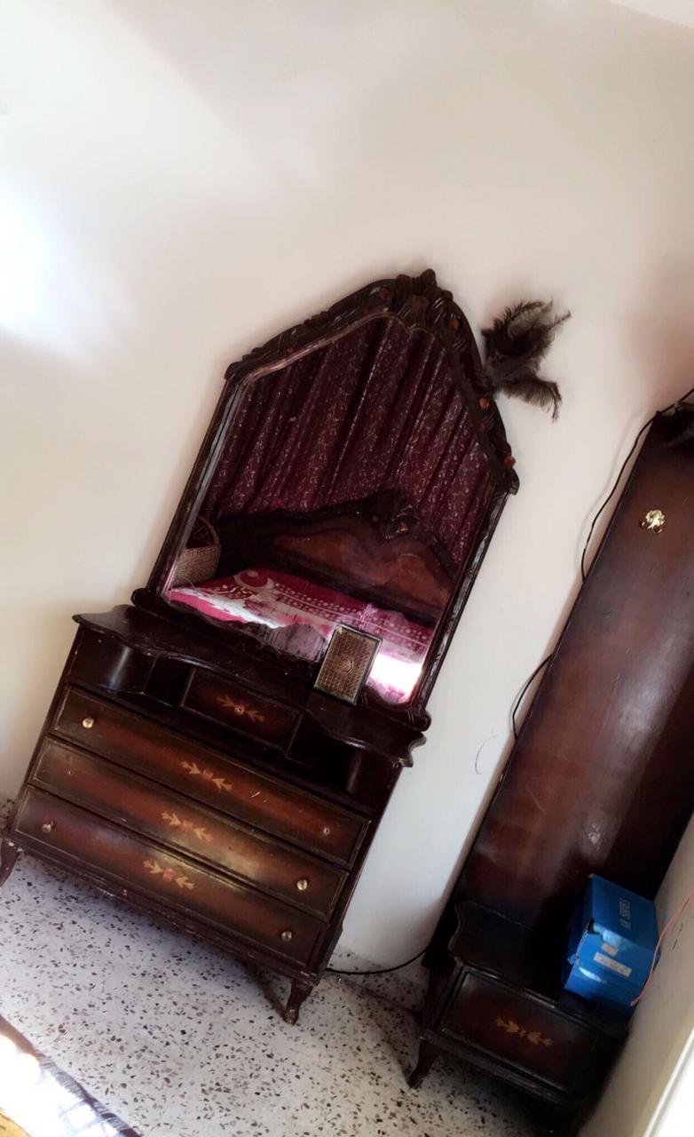 غرفة نوم .ماركا الشمالية
لا تنسَ أنك شاهدت هذا الإعلان في عنكبوت
خزانة ..وتخت ..زاوية للملابس...