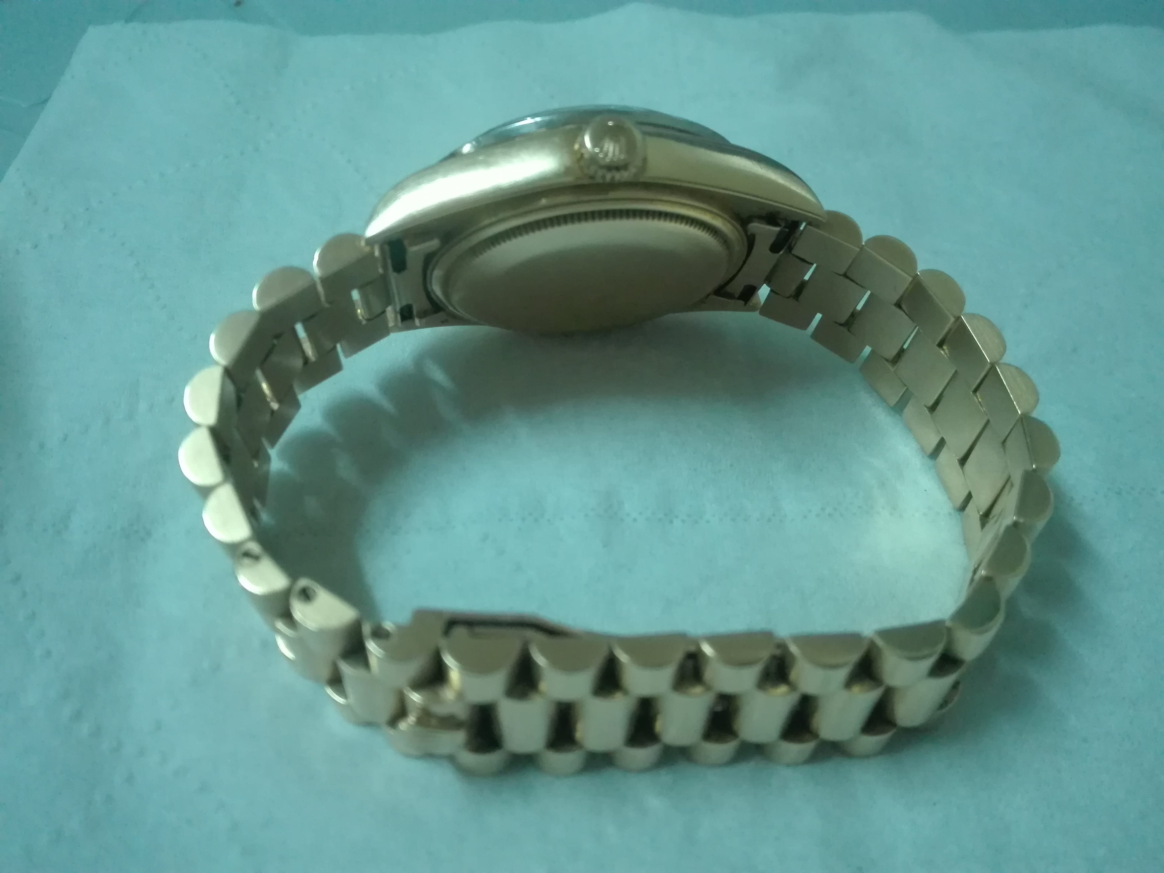 ساعة رولكس أصلية ذهب و ألماس Rolex gold with Diamond
لا تنسَ أنك شاهدت هذا الإعلان في عنكبوت...