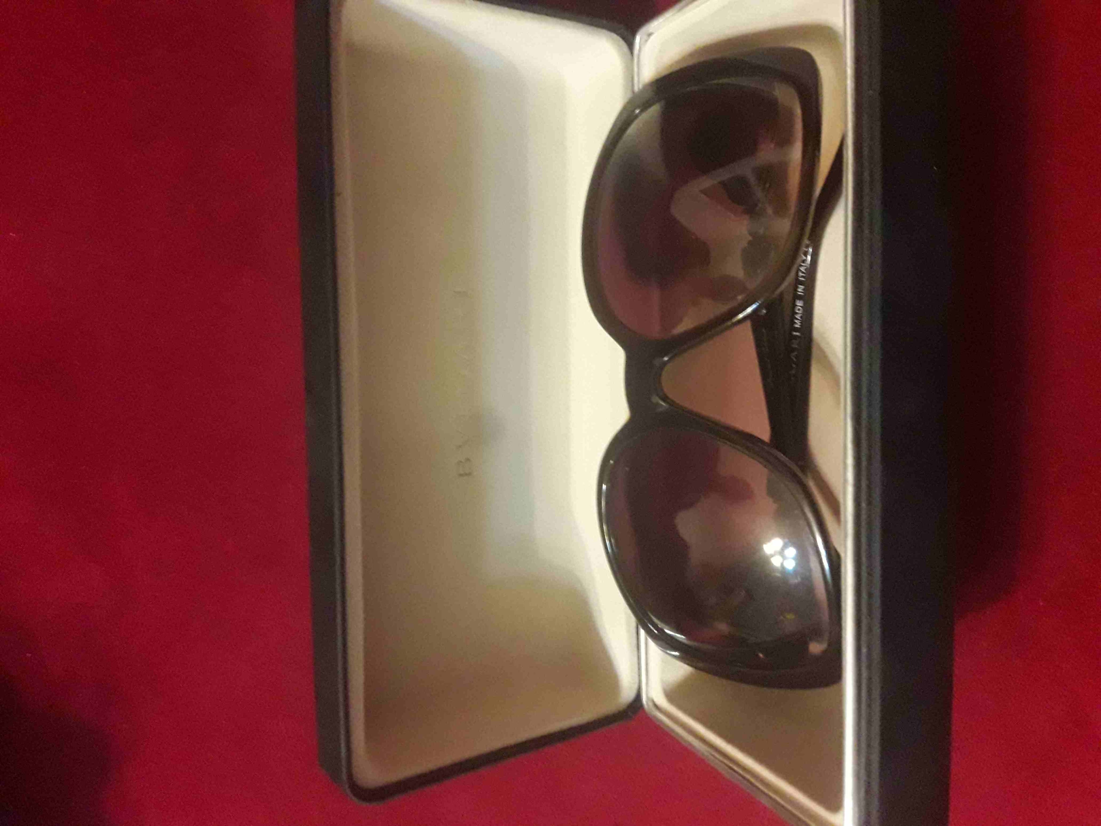 نظارة بولجري bvlgari ايطالية اصلية
لا تنسَ أنك شاهدت هذا الإعلان في عنكبوت
كما هو موضح بالصور اصل...