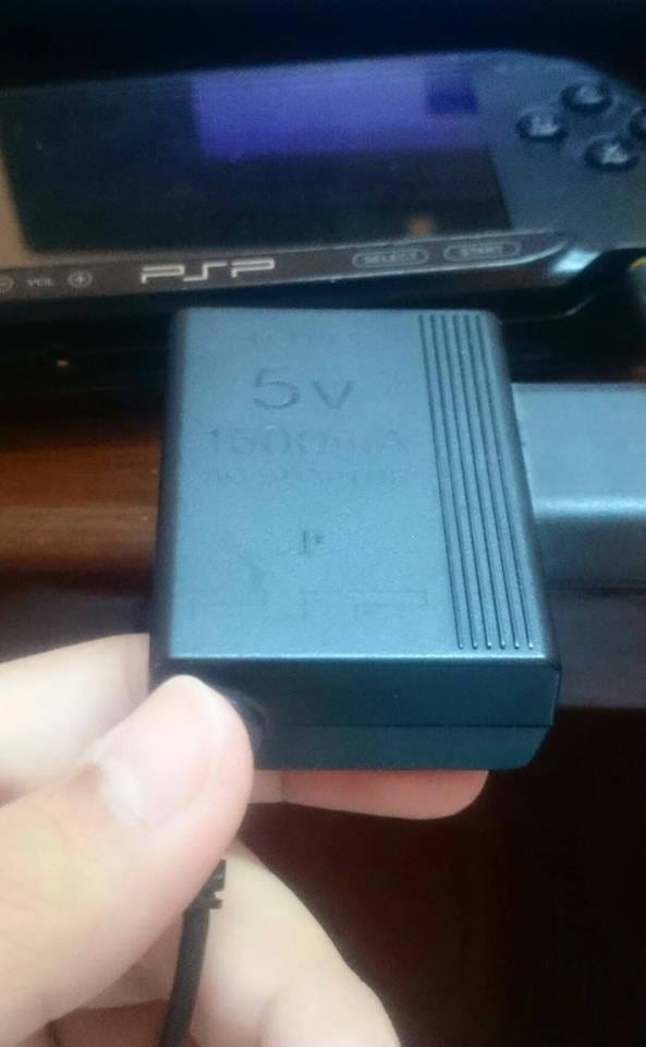 PSP street
لا تنسَ أنك شاهدت هذا الإعلان في عنكبوت
معها الشاحن الأصلي و 8 غيغا الي بده يستفسر...