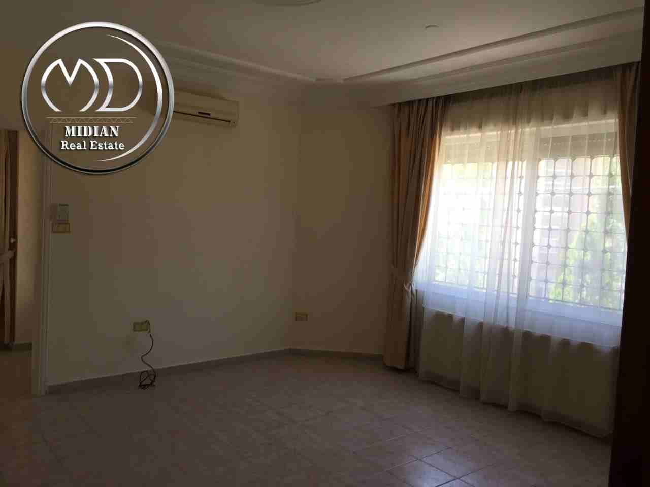 شقه طابقيه - فرغه للايجار عبدون - قرب السفارة الاميركية
لا تنسَ أنك شاهدت هذا الإعلان في عنكبوت
ق...