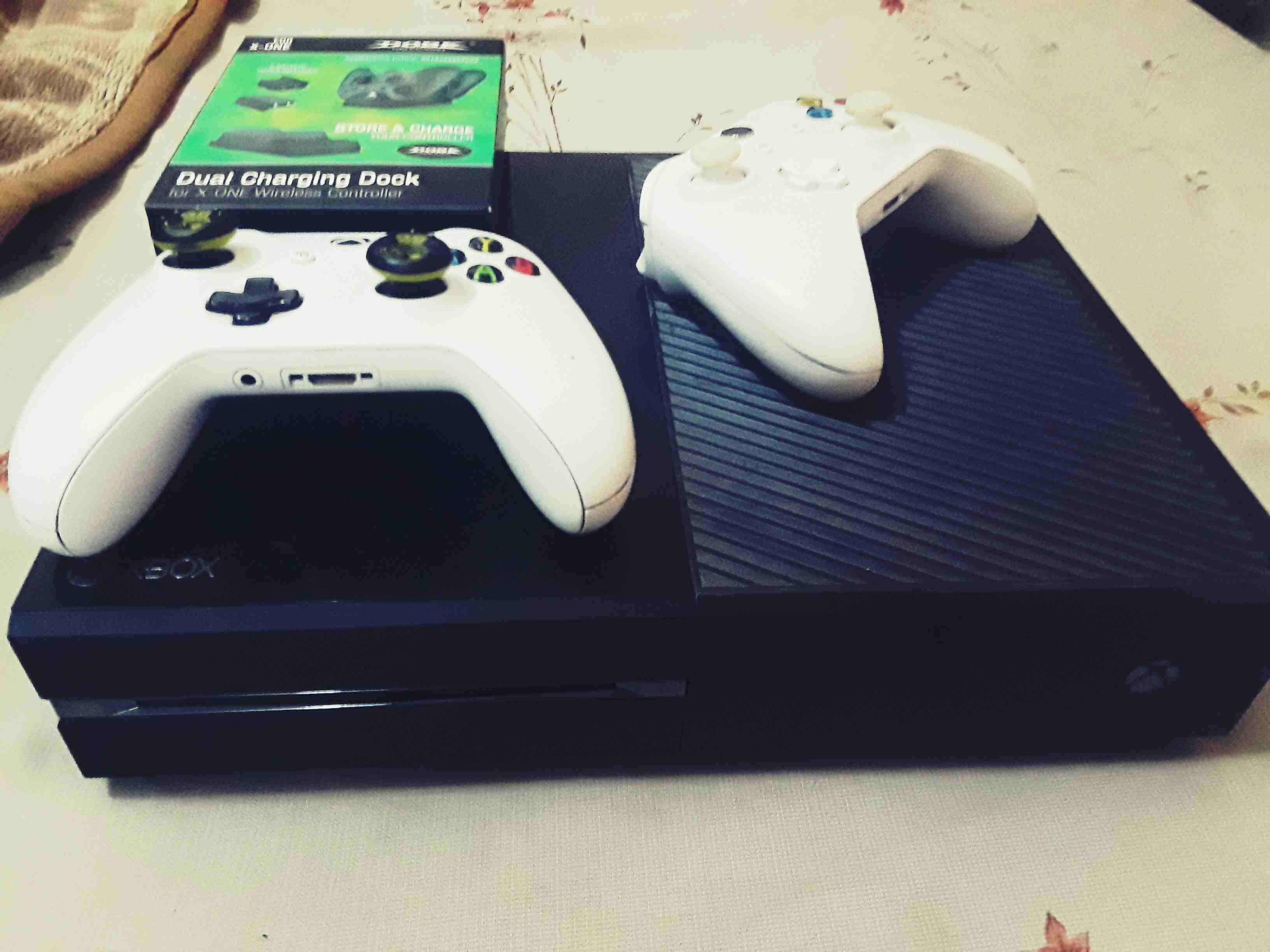xbox one
لا تنسَ أنك شاهدت هذا الإعلان في عنكبوت
xbox one قابل للطفاوض او البدل ps4 عادي...