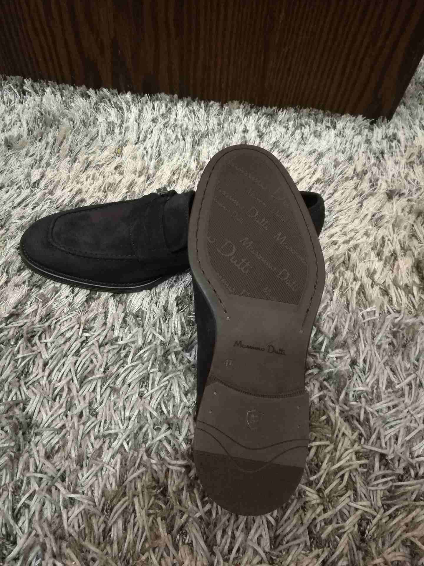 Massimo Dutti أصلي 100% جلد طبيعي صناعة البرتغال \مقاس 41
لا تنسَ أنك شاهدت هذا الإعلان في عنكبوت...