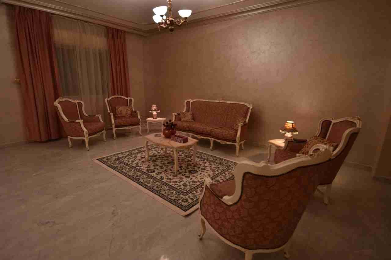 شقة فاخرة مفروشة للايجار دير غبار بسعر مغري 200 متر
لا تنسَ أنك شاهدت هذا الإعلان في عنكبوت
ش...