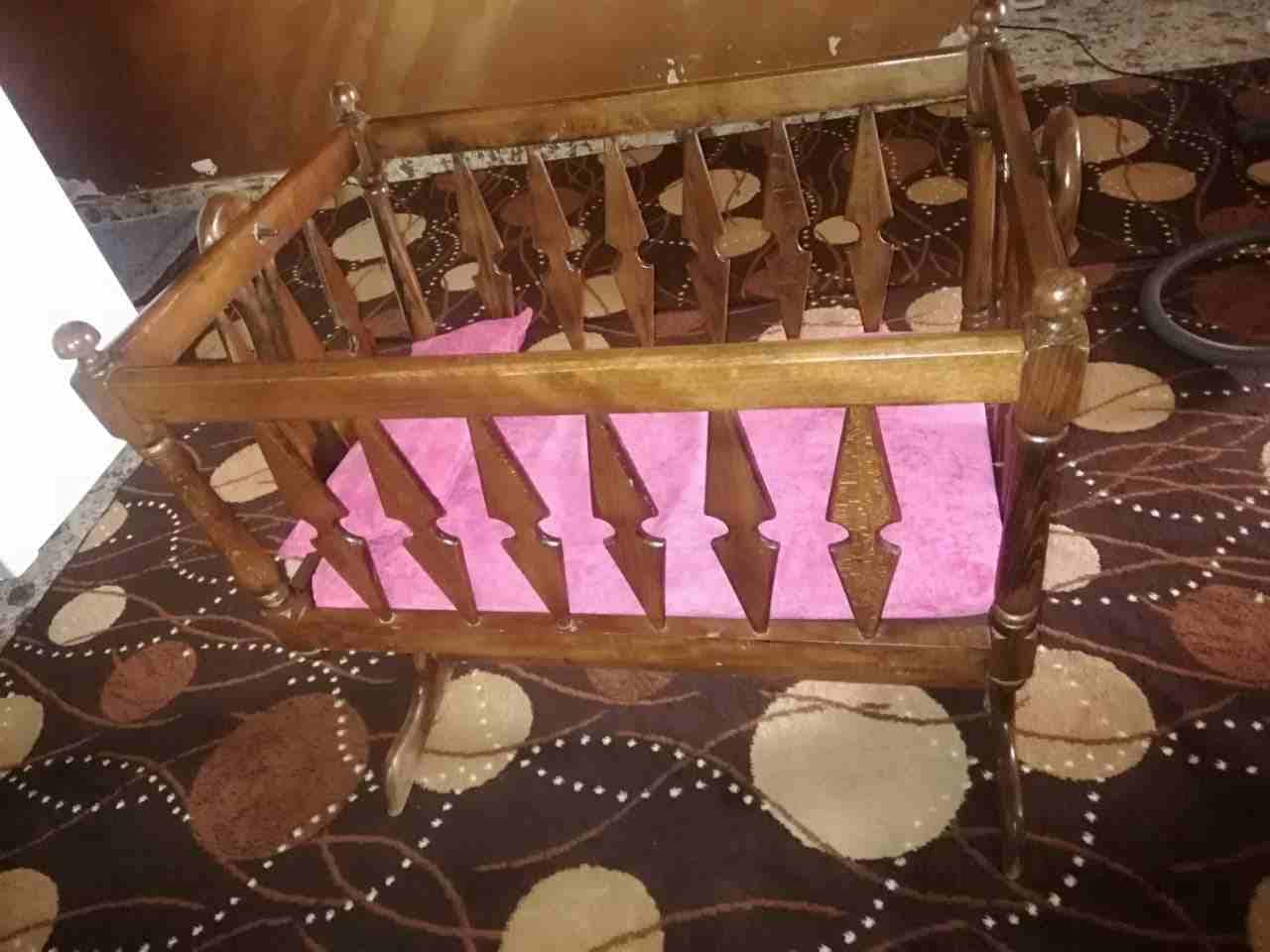 سرير بيبي
لا تنسَ أنك شاهدت هذا الإعلان في عنكبوت
بحاله ممتازة خشب دمياطي هزاز وبصير عادي...