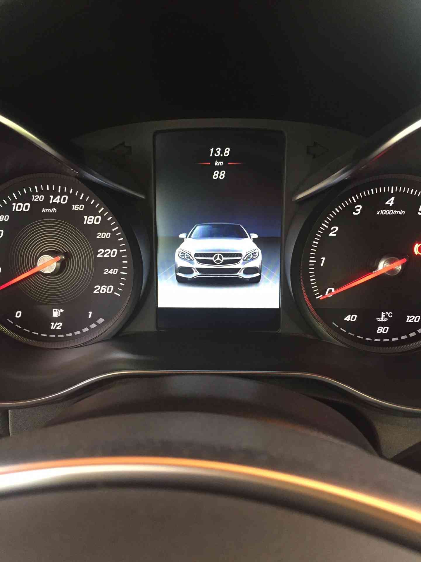 مرسيدس C200 AMG كشف 2017 جديدة عداد زيرو للبيع
لا تنسَ أنك شاهدت هذا الإعلان في عنكبوت
جير ات...