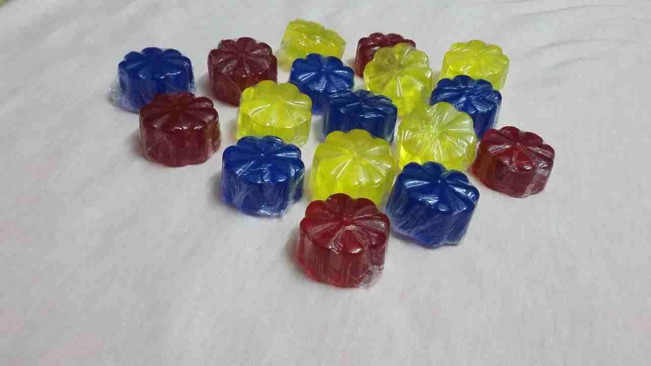 صناعات يدويه
لا تنسَ أنك شاهدت هذا الإعلان في عنكبوت
حروف مزينه و صابون معطر و اطواق بنات وبكل وغ...