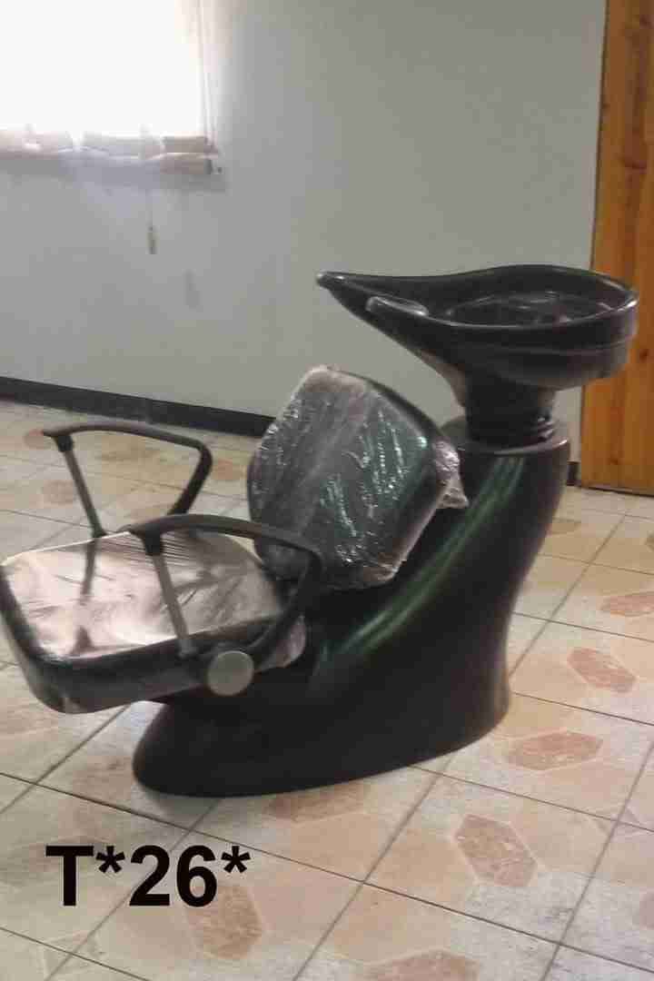 مغاسل حلاقة وكراسي بدكير
لا تنسَ أنك شاهدت هذا الإعلان في عنكبوت
كل ما يتعلق بصالونات الحلاقة...