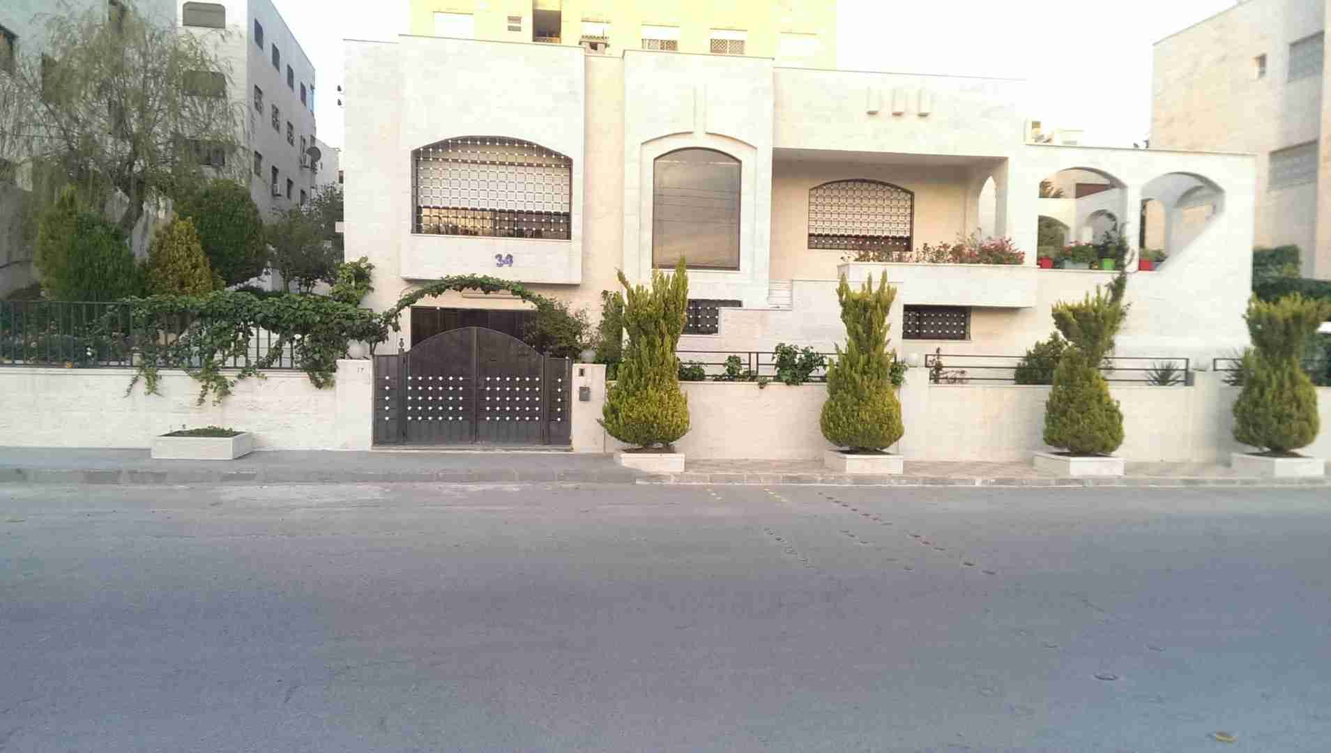Villas is available for sale or rent in Amman
لا تنسَ أنك شاهدت هذا الإعلان في عنكبوت
Villa a...