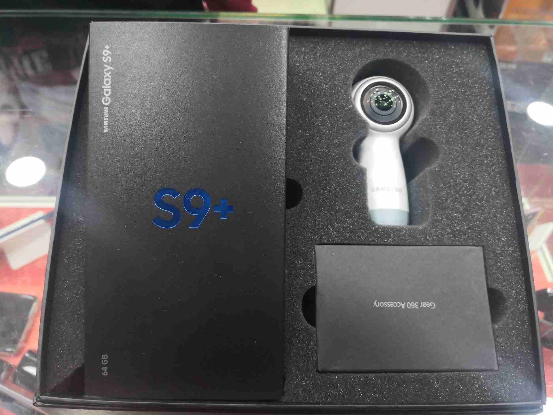 سامسونغ اس9 بلس جديد
لا تنسَ أنك شاهدت هذا الإعلان في عنكبوت
Samsung S9 PLUS
لون بيربل وردي
ميمور...