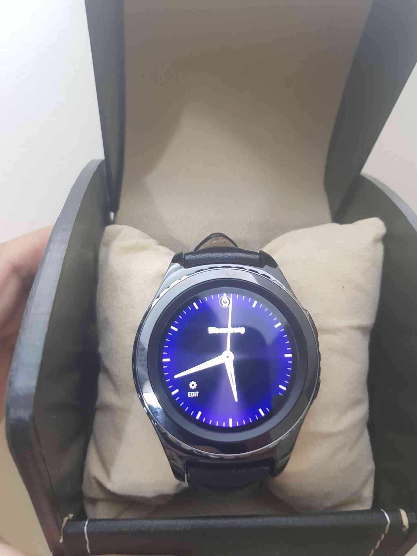 GEAR S2 SPORT WITH LOUD SPEAKERمع سماعه خارجية للتحدث مكالمات والتنبيهات
لا تنسَ أنك شاهدت هذا الإعلان في عنكبوت...
