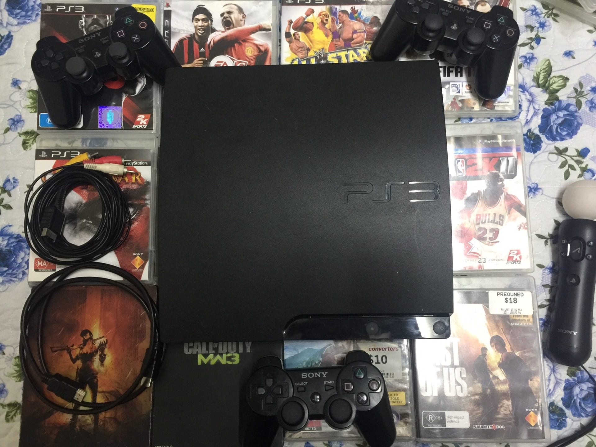ps3 used 320G for sale بلايستيشن 3 للبيع مع عدة ومجموعة سيديات 3
لا تنسَ أنك شاهدت هذا الإعلان في عنكبوت...