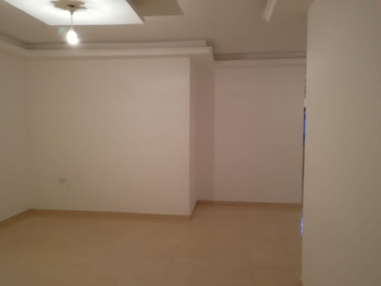شقه ارضيه للبيع في البنيات طريق المطار مساحته 135و100متر كرميد عمر البناء سنتين
لا تنسَ أنك شاهدت هذا الإعلان في عنكبوت...