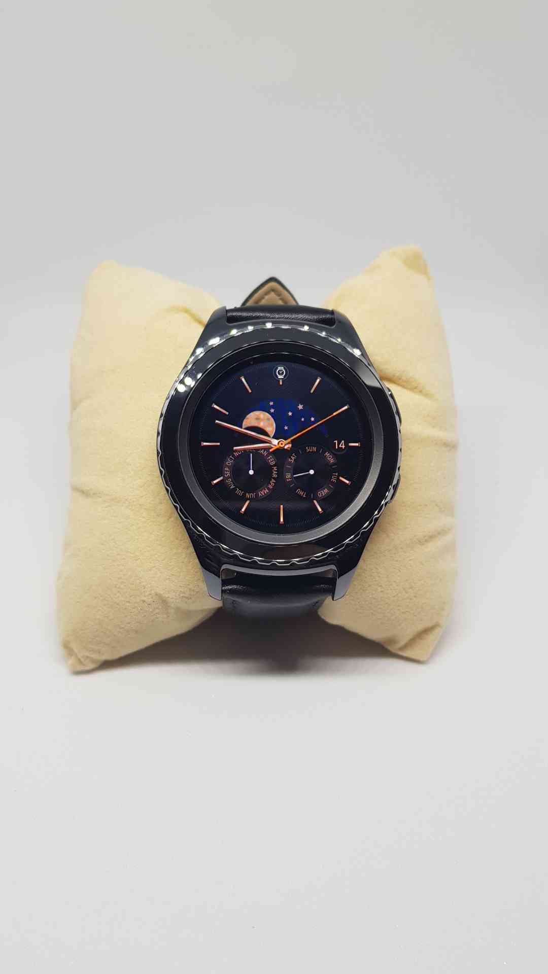 GEAR S2 SPORT WITH LOUD SPEAKERمع سماعه خارجية للتحدث مكالمات والتنبيهات
لا تنسَ أنك شاهدت هذا الإعلان في عنكبوت...