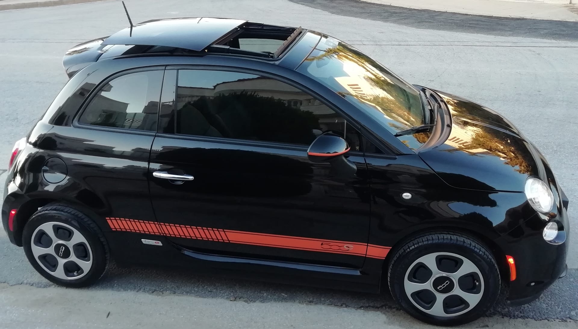 فيات كهرباء بانوراما 500e جمرك جديد 2015
لا تنسَ أنك شاهدت هذا الإعلان في عنكبوت
فيات كهرباء...
