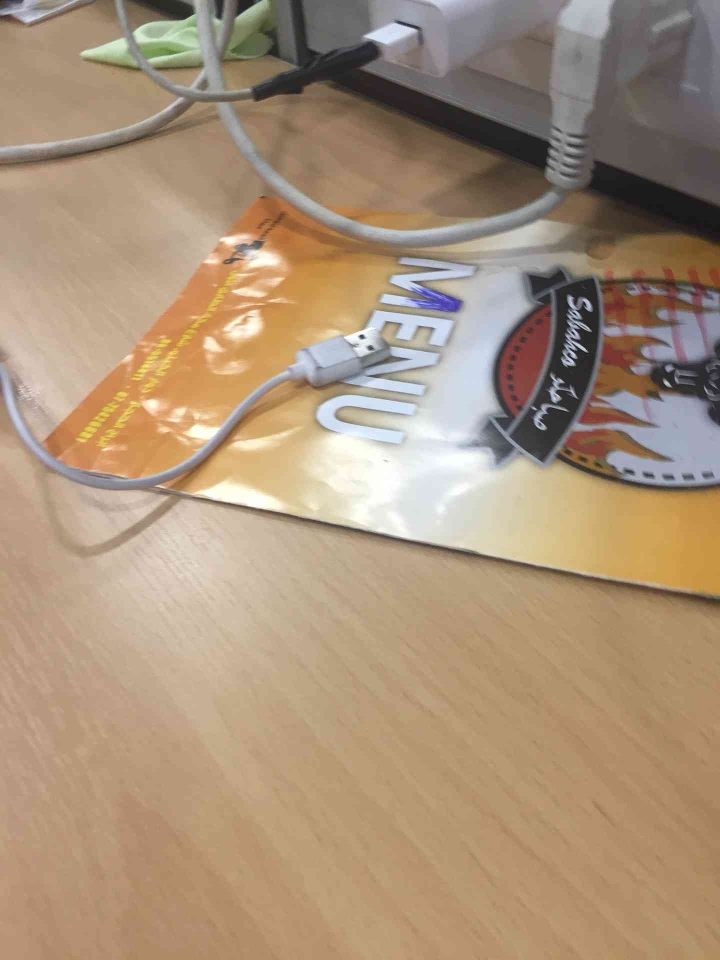 عسل للبيع عسل
لا تنسَ أنك شاهدت هذا الإعلان في عنكبوت
عسل عسل عسل...