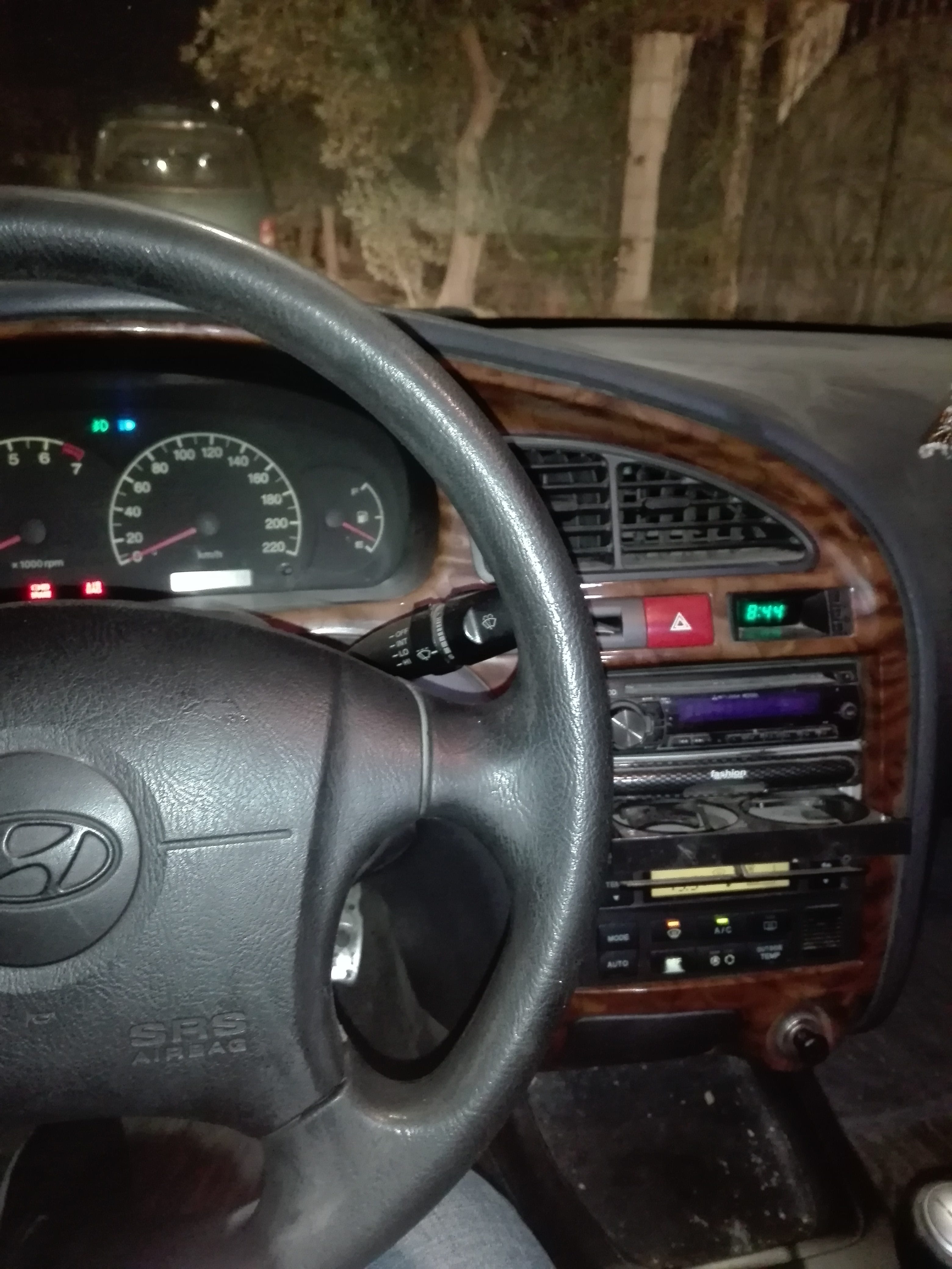 هيونداي افانتي xD 2000
لا تنسَ أنك شاهدت هذا الإعلان في عنكبوت
اكس دي
ديلوكس
فحص خلفي جيد...