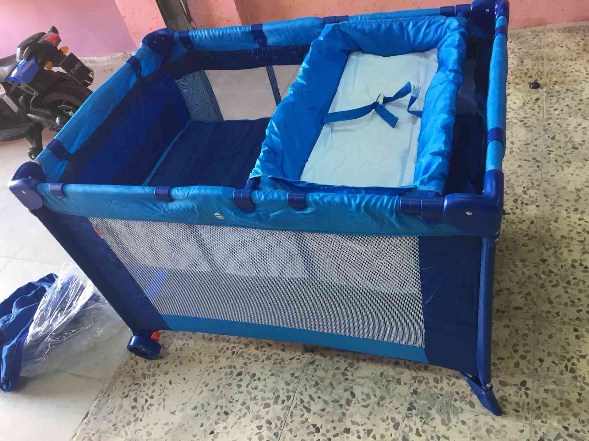 تخت اطفال امريكي يطوى ويصبح شنته سهل الاستخدام عملي جدا مع فرشه غيار للفوط وعجلات
لا تنسَ أنك شاهدت هذا الإعلان في عنكبوت...