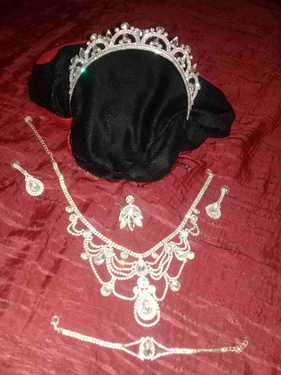بدله عروس كامله الاغراض اللاجيار بسعر مغري جدا مع باقه ورد الاستفسار 0781585167
لا تنسَ أنك شاهدت هذا الإعلان في عنكبوت...