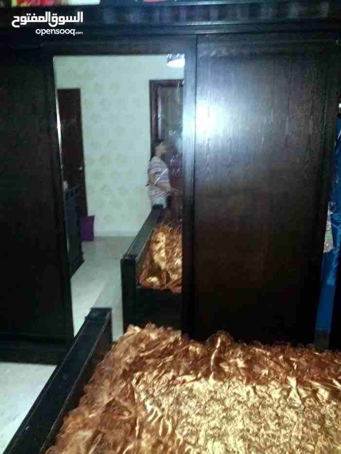 عرفت نوم لبيع
لا تنسَ أنك شاهدت هذا الإعلان في عنكبوت
عرفت نوم لبيع في طبربور خشب ليته قشرت بلوط...