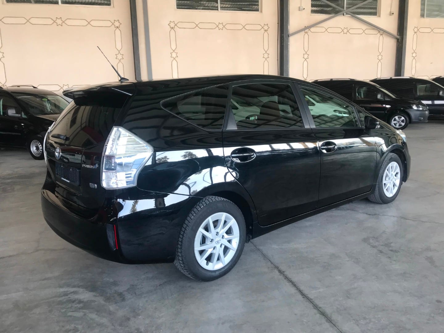 PRIUS Plus 2013 // لون: أسود // تويوتا بريوس بلس
لا تنسَ أنك شاهدت هذا الإعلان في عنكبوت
تويو...