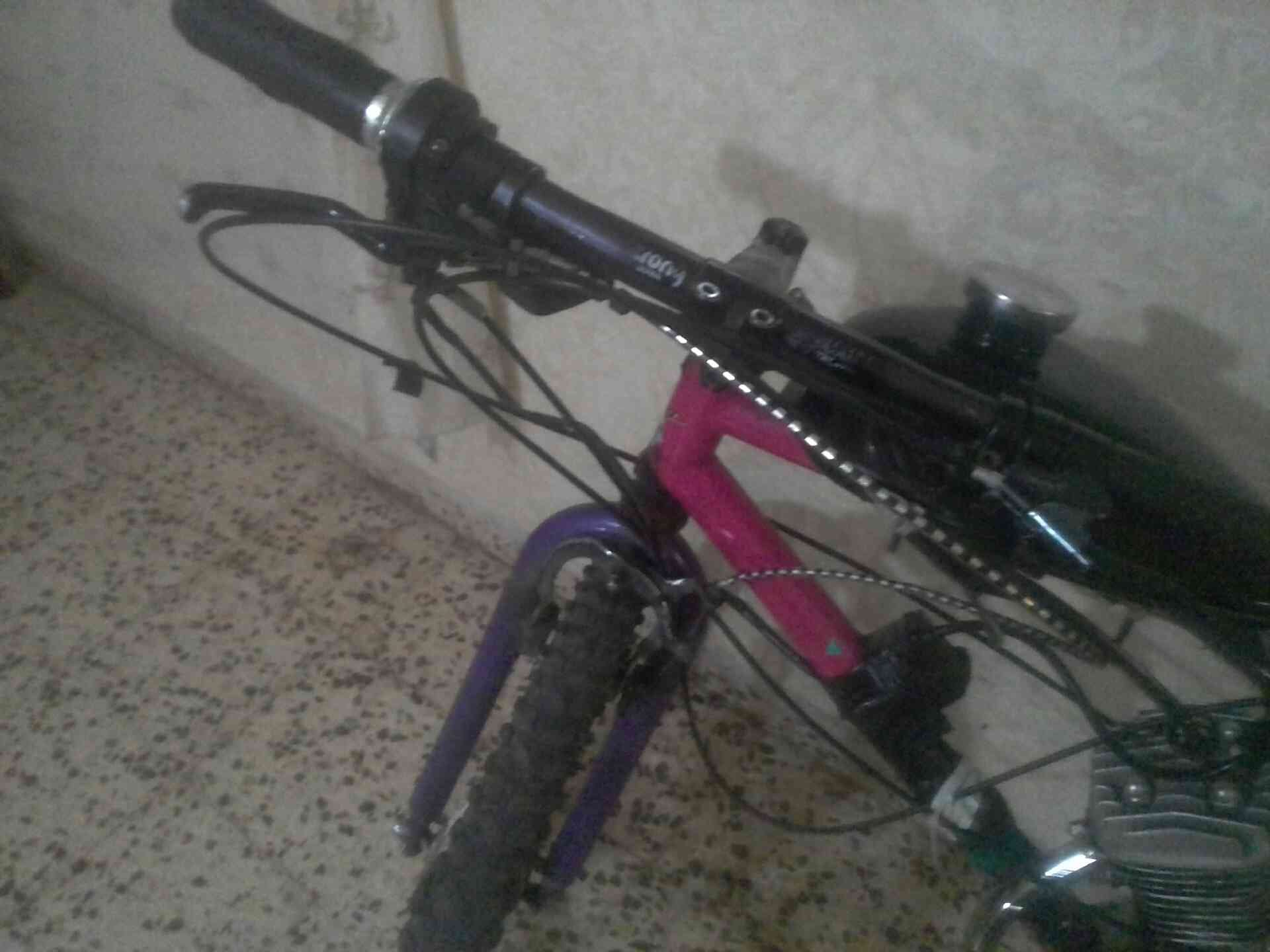 دراجه هوائيه بماتور بنزين
لا تنسَ أنك شاهدت هذا الإعلان في عنكبوت
اخواني الدراجه راكب عليها م...