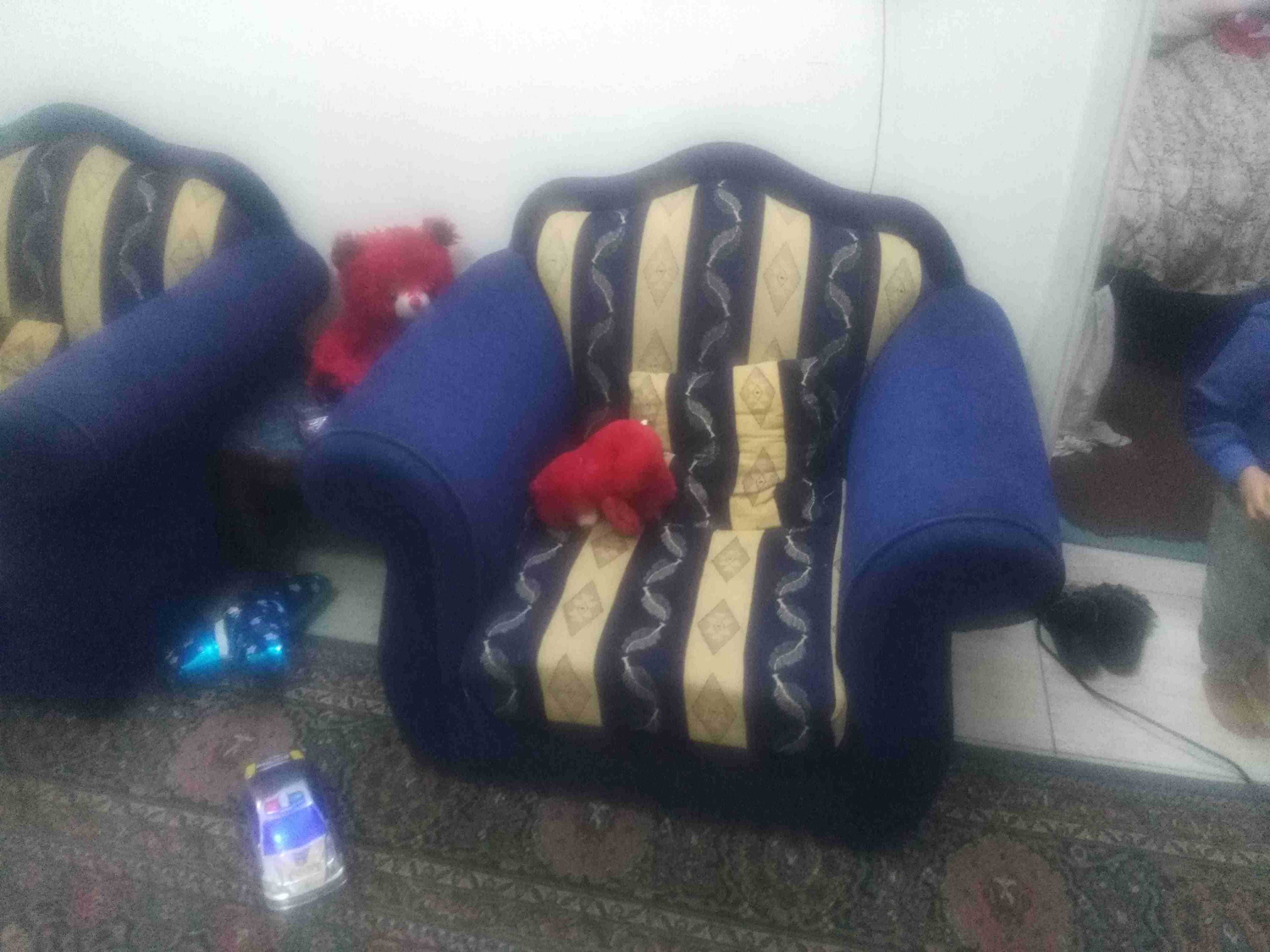 طقم كنب مع سجاده وطاولتين
لا تنسَ أنك شاهدت هذا الإعلان في عنكبوت
انصاف جدن...