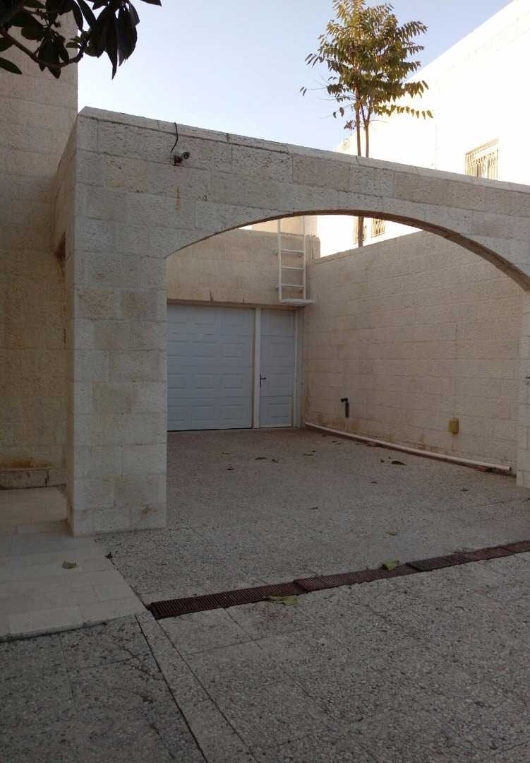 فيلا للبيع في عبدون
لا تنسَ أنك شاهدت هذا الإعلان في عنكبوت
فيلا للبيع او للايجار خلف السفارة...