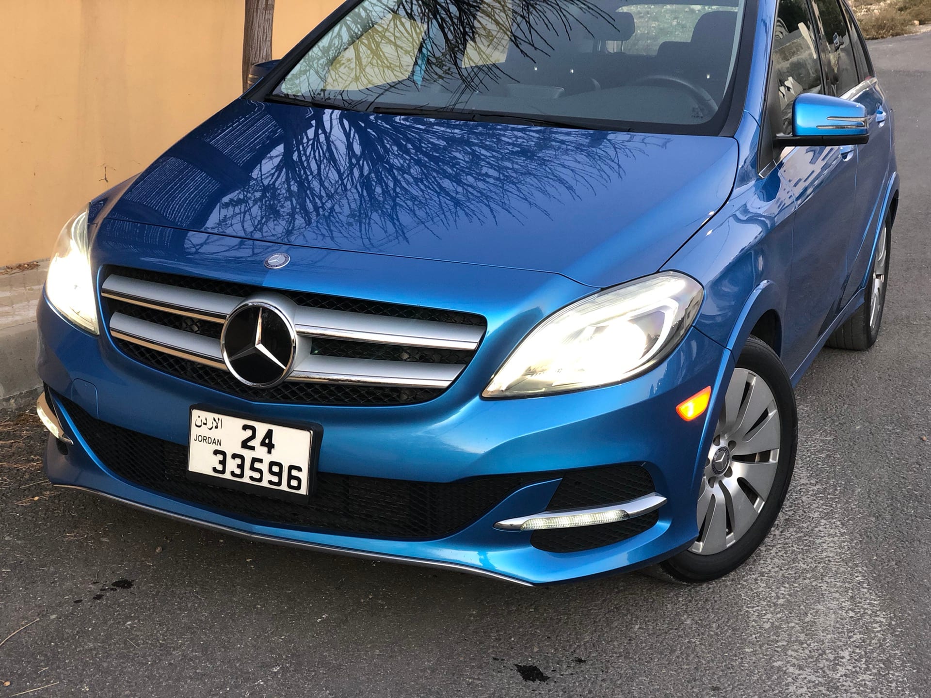 مرسيدس كهرباء Mercedes B Class
لا تنسَ أنك شاهدت هذا الإعلان في عنكبوت
B250
كهربائية
لون ازرق...