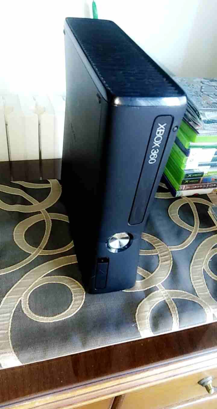 xbox 360 used
لا تنسَ أنك شاهدت هذا الإعلان في عنكبوت
Xbox 360 used with all the cables
3 control...