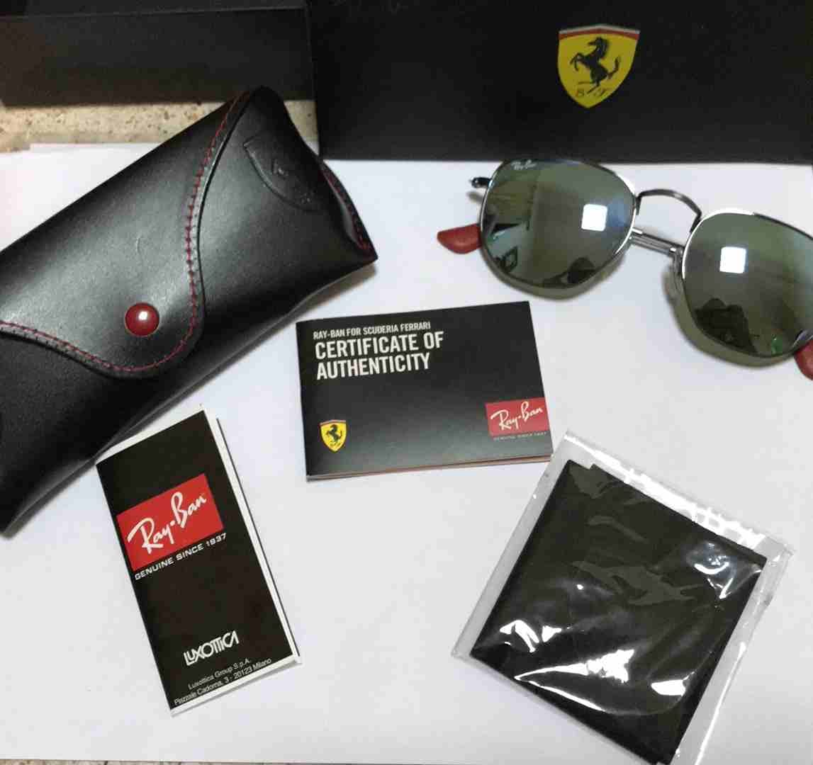 ريبان من سكوديريا فيراري Rayban for Scuderia Ferrari
لا تنسَ أنك شاهدت هذا الإعلان في عنكبوت
Rayb...