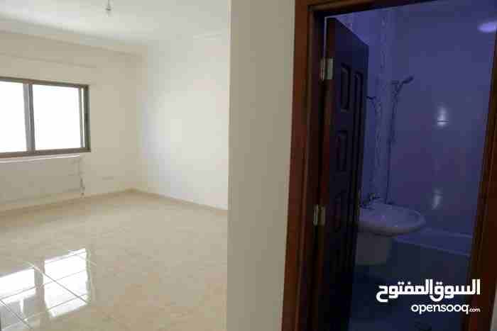 شقه 200م مع روف في الرابية
لا تنسَ أنك شاهدت هذا الإعلان في عنكبوت
الرابيه شقه تالت مع روف
مسا...