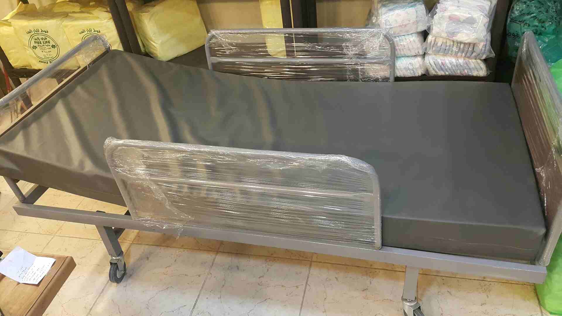 سرير طبي
لا تنسَ أنك شاهدت هذا الإعلان في عنكبوت
سرير طبي تفصيل يدوي حركتين
90 × 190 مع امك...