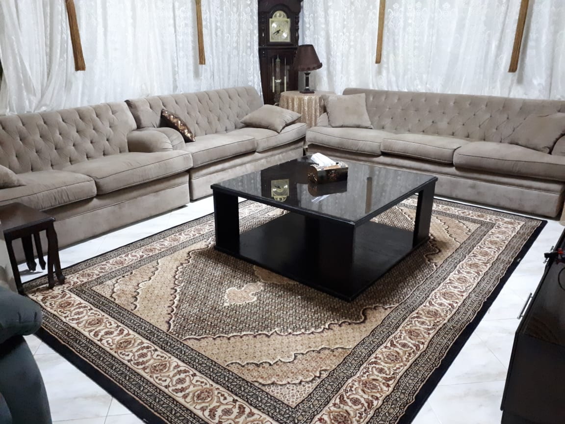 طقم جلوس عدد 2
لا تنسَ أنك شاهدت هذا الإعلان في عنكبوت
اطقم كنب بحاله ممتازه جدا
طاوله الوسط...