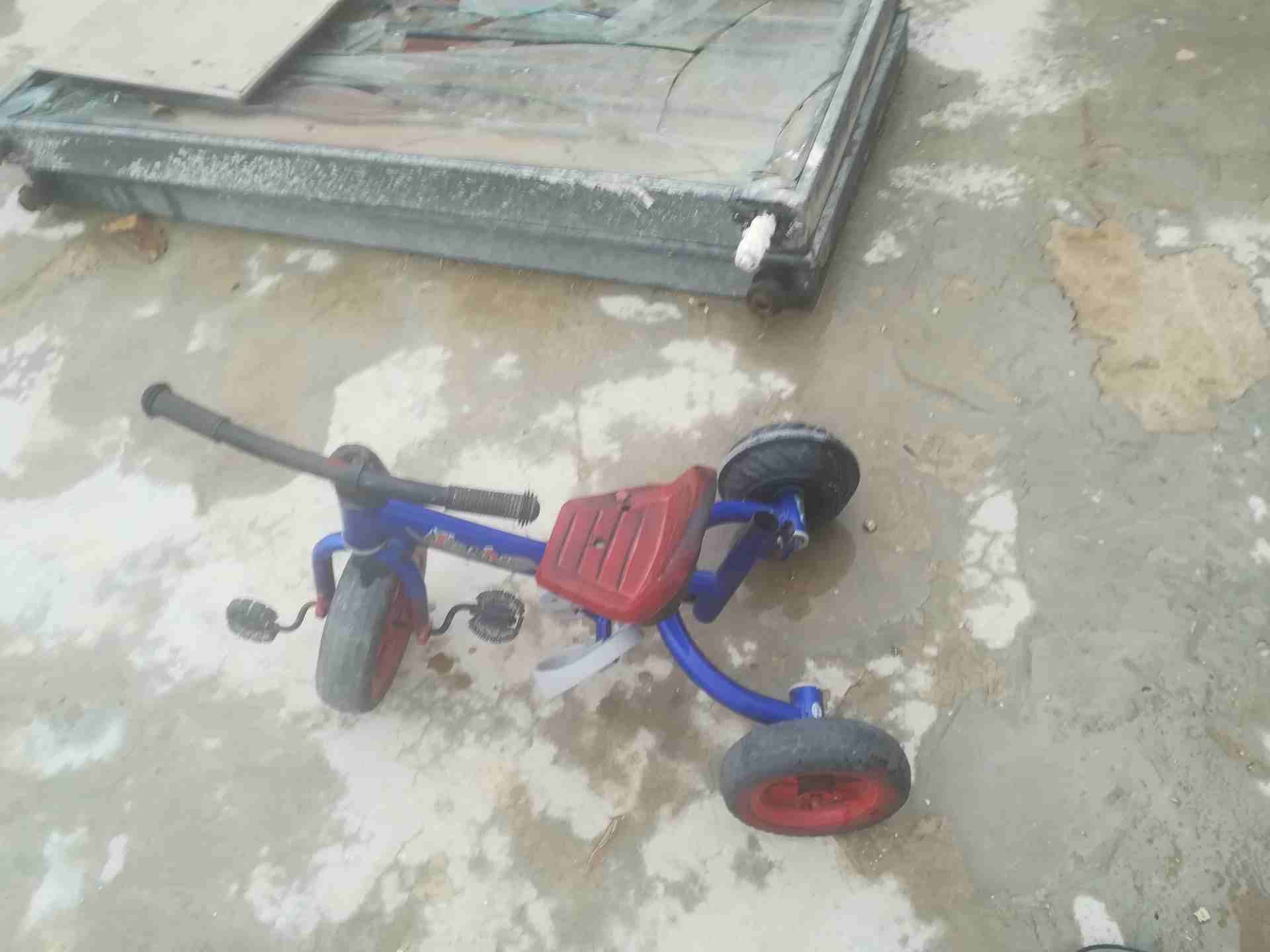 بسكليت ثلاث عجلات
لا تنسَ أنك شاهدت هذا الإعلان في عنكبوت
بسكليت ثلاث عجلات للبيع...
