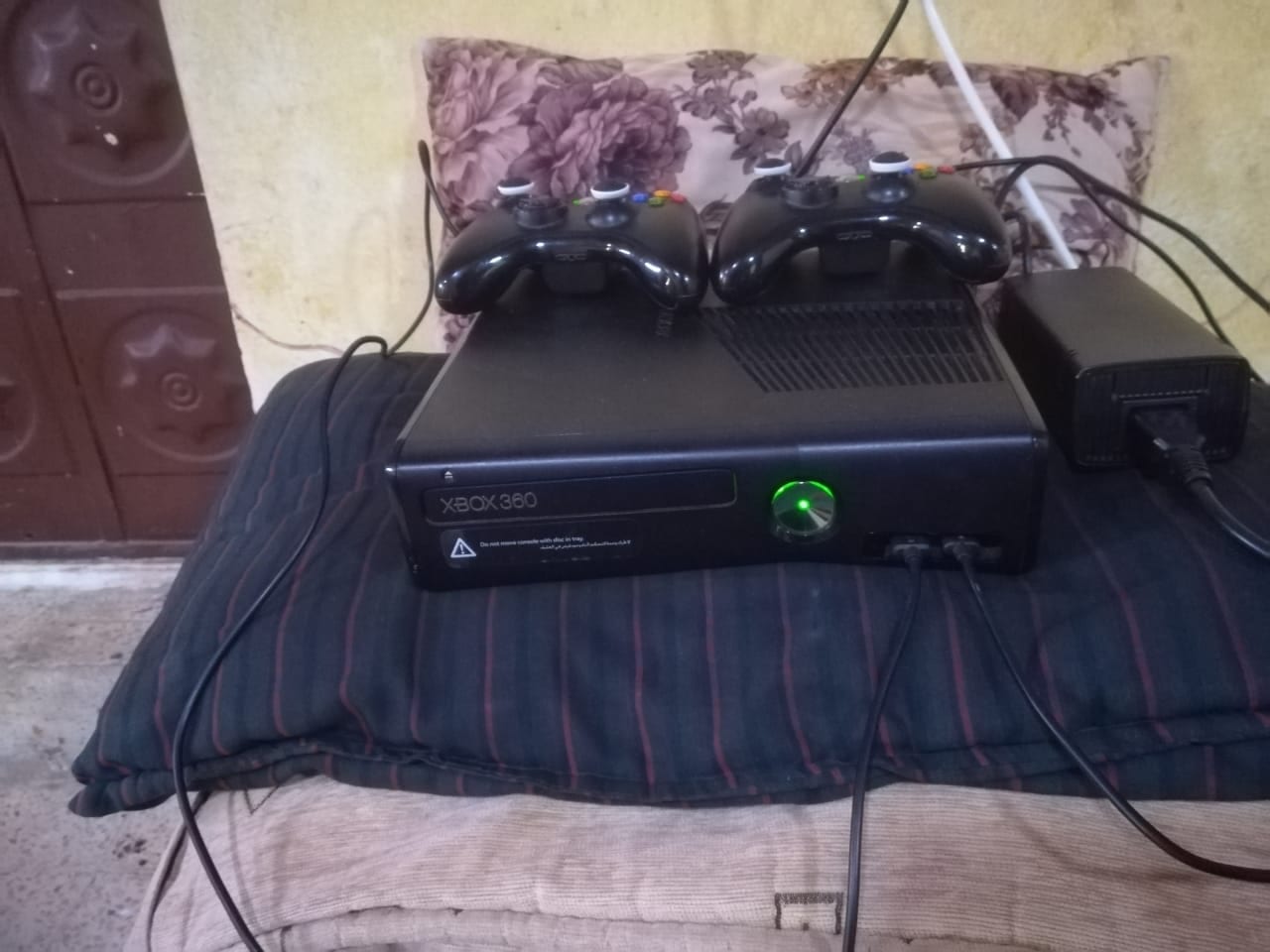 بسعر حرق ..xbox360 معدله نازل عليها 40 لعبة ومعها ادتين
لا تنسَ أنك شاهدت هذا الإعلان في عنكبوت...