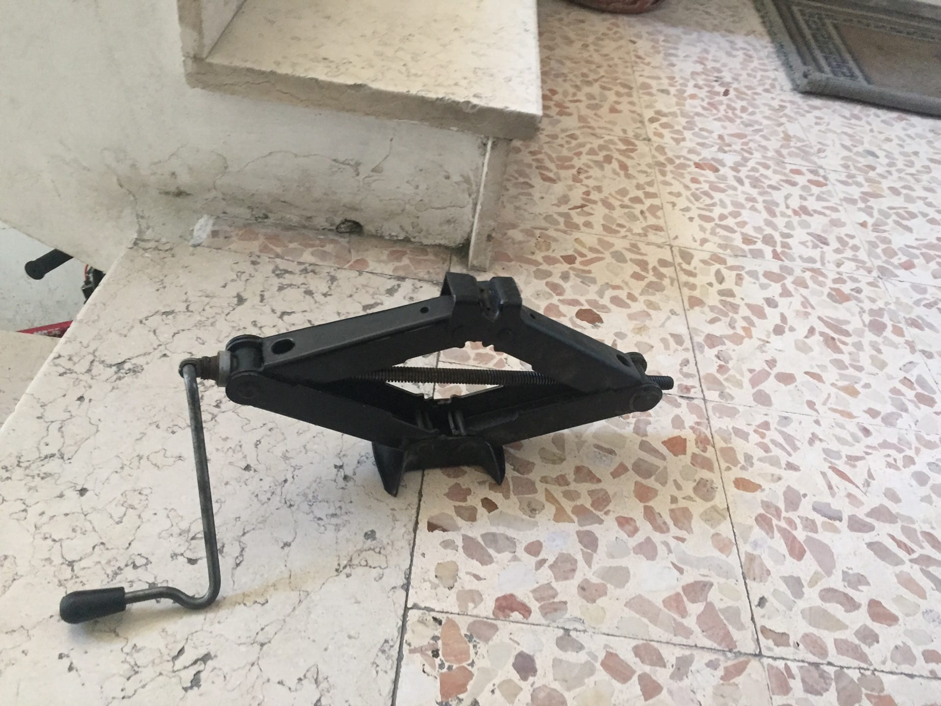 جك سيارة يدوي
لا تنسَ أنك شاهدت هذا الإعلان في عنكبوت
جك سيارة يدوي اصلي...