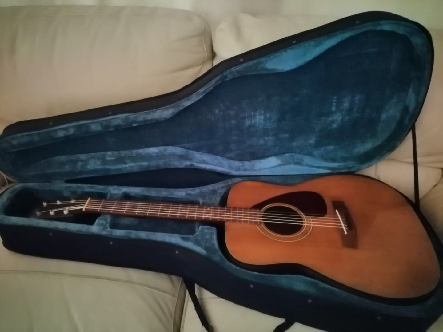 ياماها جيتار اكوستيك Guitar Yamaha Acoustic 1970
لا تنسَ أنك شاهدت هذا الإعلان في عنكبوت
جيتا...