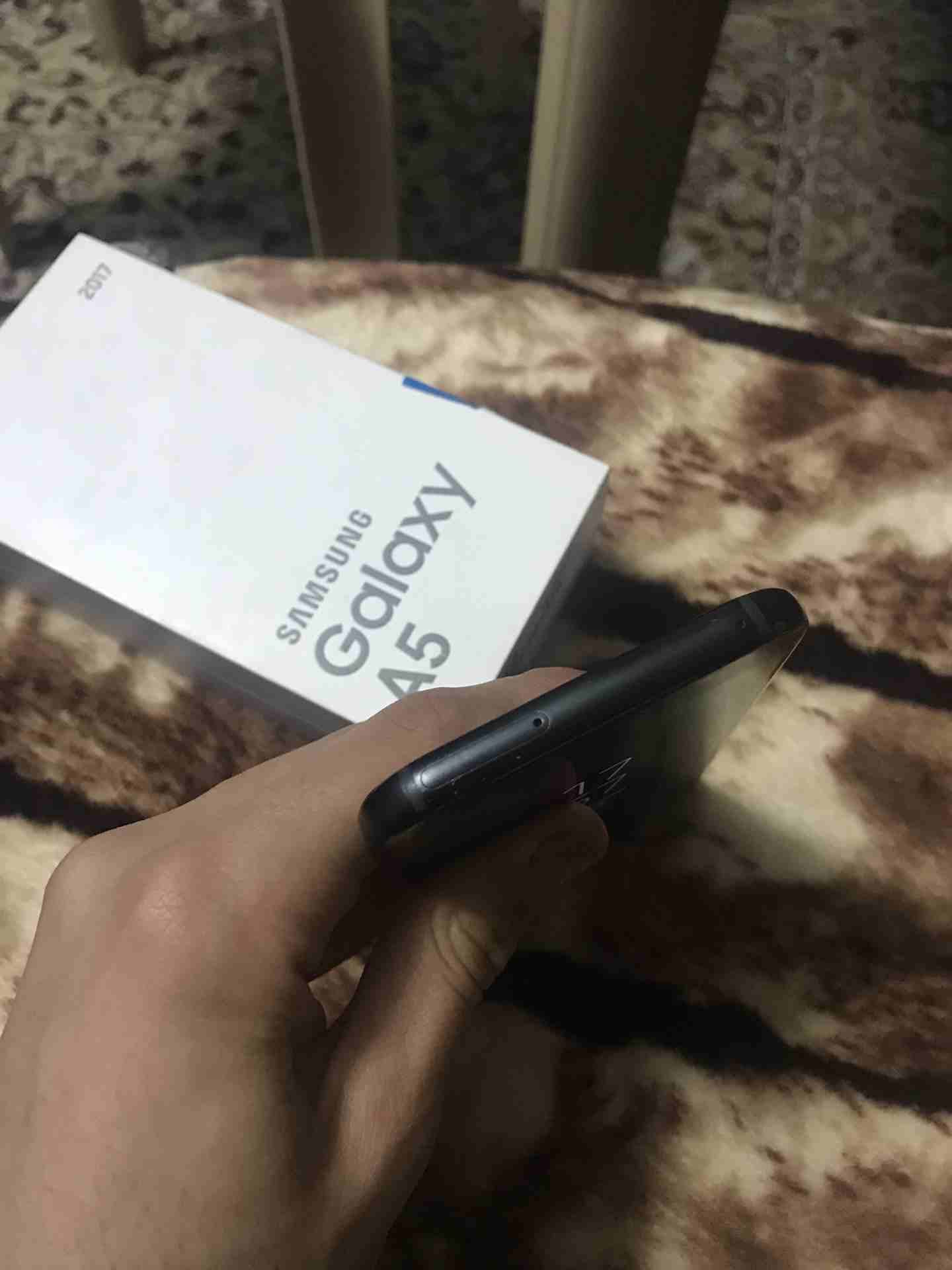 Samsung galaxy A5 2017 للبيع وكالة
لا تنسَ أنك شاهدت هذا الإعلان في عنكبوت
وكالة كثير نظيف معاه ك...