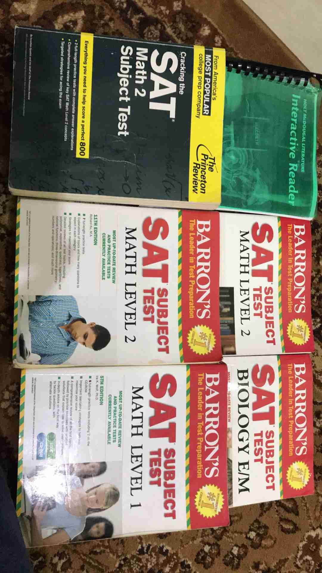 كتب سات (بارونز)
لا تنسَ أنك شاهدت هذا الإعلان في عنكبوت
كتاب M1,M2,biology
كتاب literature م...