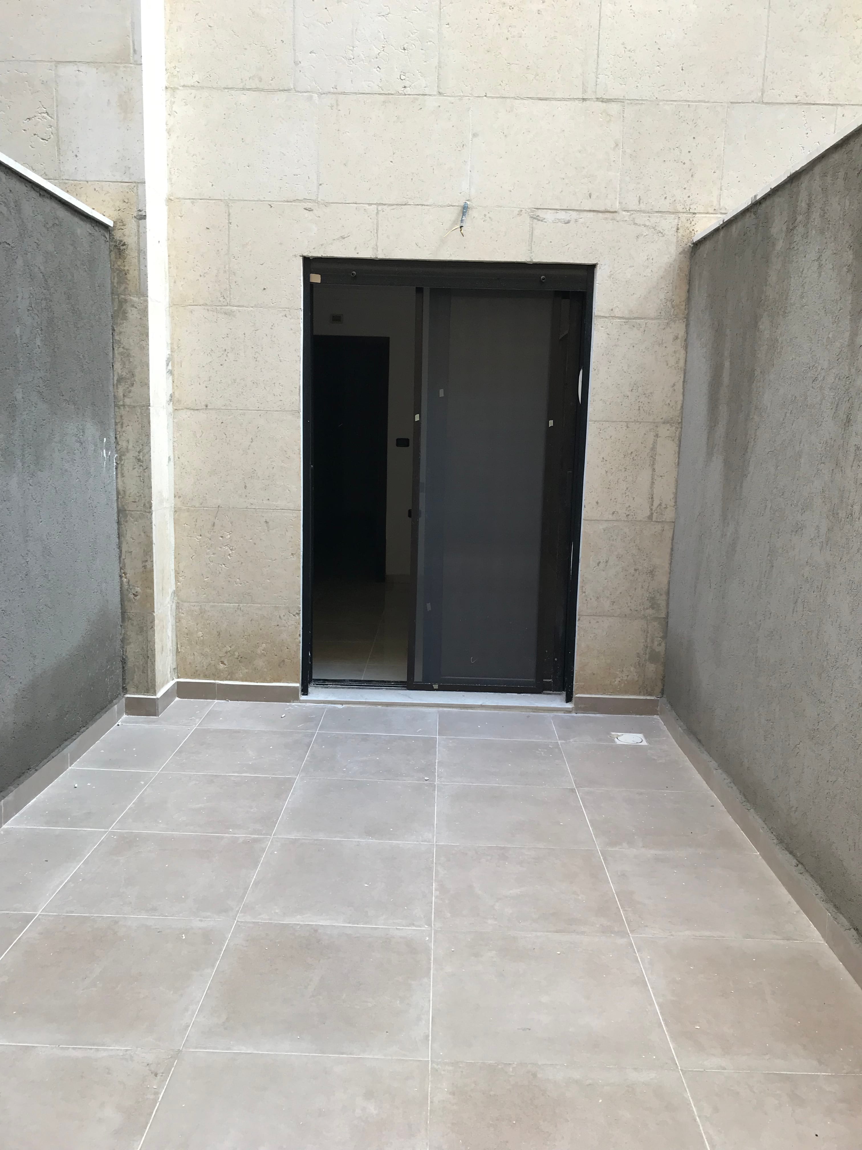 استوديو 35 متر مع ترس للبيع في شارع الجامعة
لا تنسَ أنك شاهدت هذا الإعلان في عنكبوت
استوديو 3...