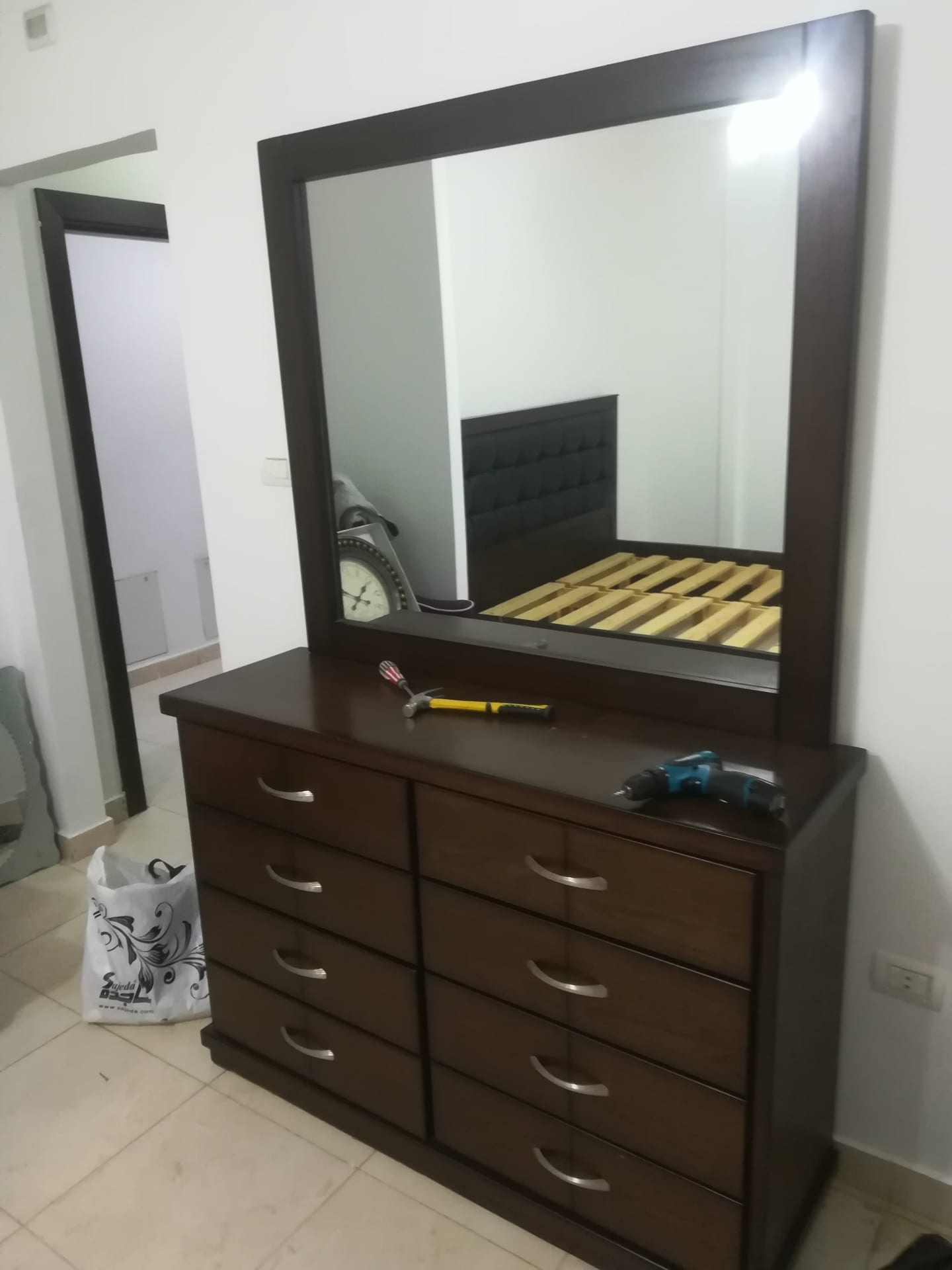 نجار متنقل فك تركيب جميع انواع غرف النوم والاثاث باقل الاسعار
لا تنسَ أنك شاهدت هذا الإعلان في عنكبوت...